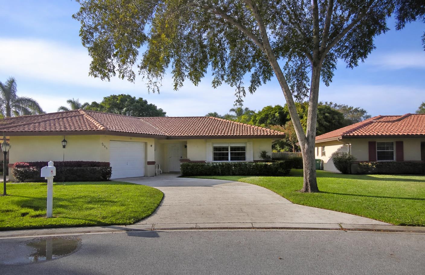 Single-story residential homes on a quiet Broward County street